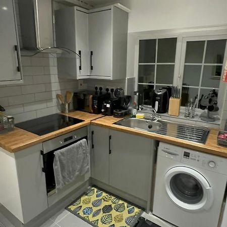 Entire One Double Bedroom Apartment Londres Exterior foto