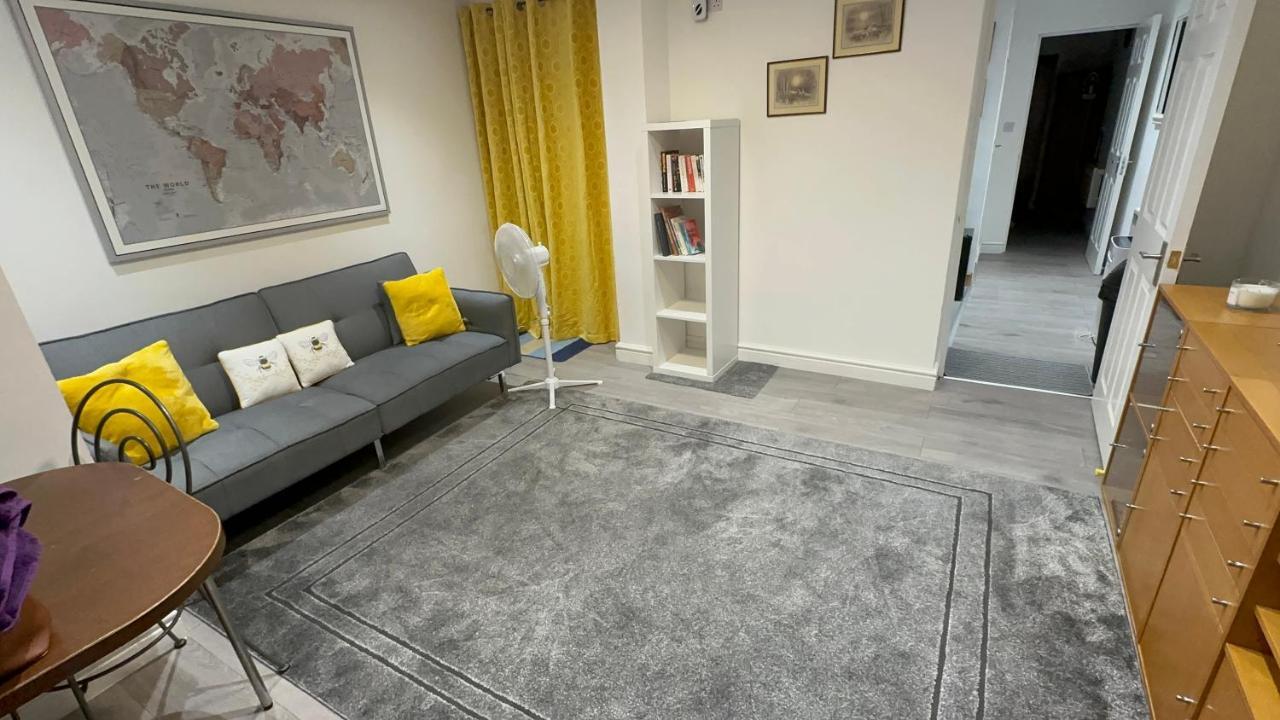 Entire One Double Bedroom Apartment Londres Exterior foto
