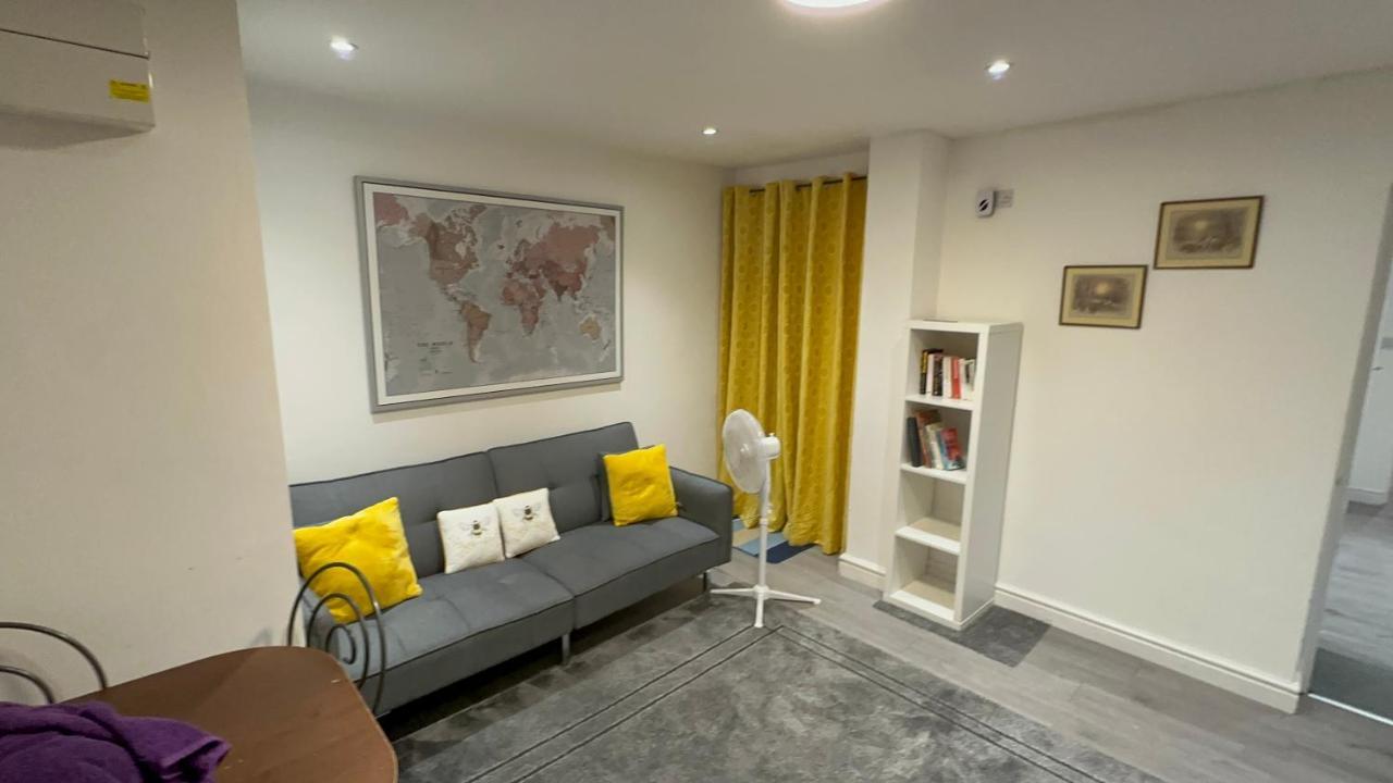 Entire One Double Bedroom Apartment Londres Exterior foto